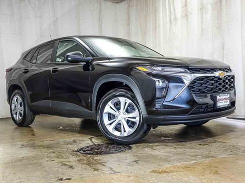 New 2026 Chevrolet Trax LS FWD image 2