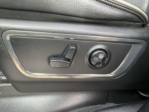 Used 2019 RAM 1500 Limited AWD/4WD image 17