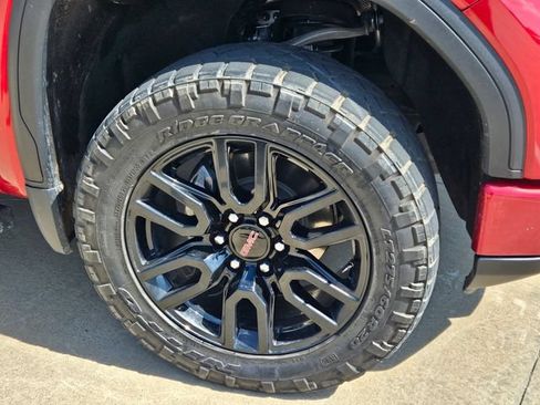 Used 2023 GMC Sierra 1500 Elevation AWD/4WD image 3