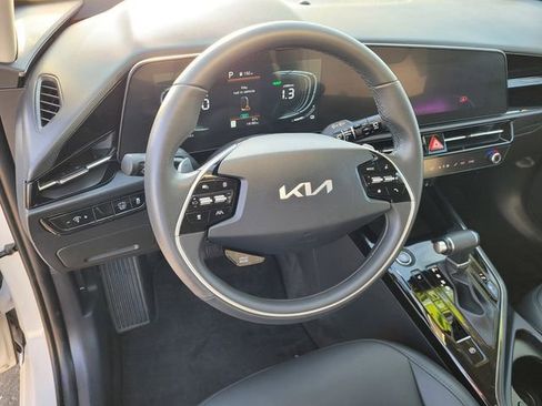 Used 2024 Kia Niro EX FWD image 23