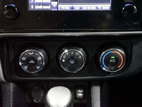 Used 2019 Toyota Corolla L image 19