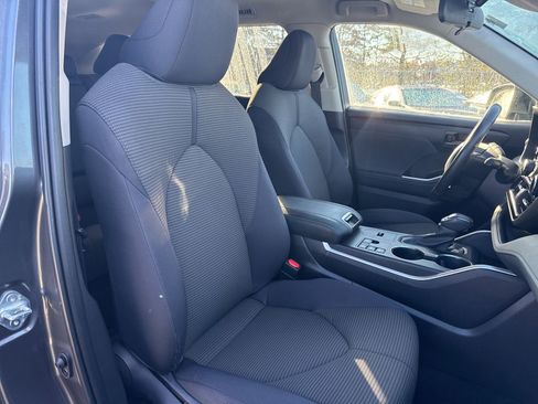 Used 2023 Toyota Highlander LE image 16
