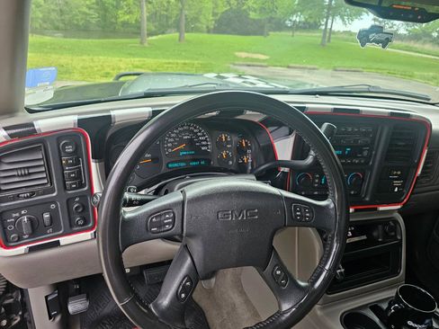Used 2003 GMC Sierra 1500 SLT w/ SLT Preferred Equipment Group AWD/4WD image 38