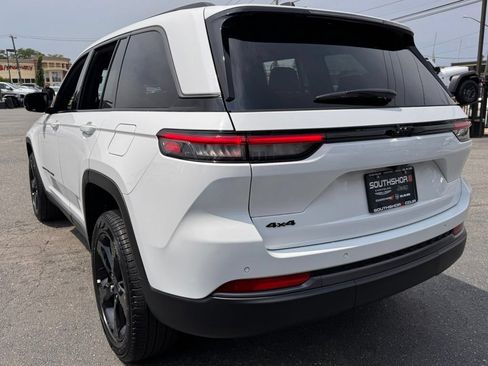 New 2026 Jeep Grand Cherokee Limited w/ Limited Altitude Package AWD/4WD image 5