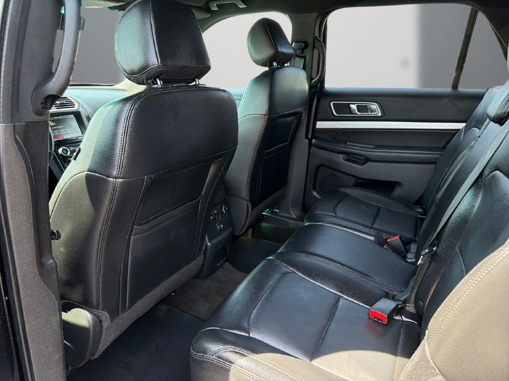 Used 2016 Ford Explorer XLT w/ Equipment Group 202A FWD image 14