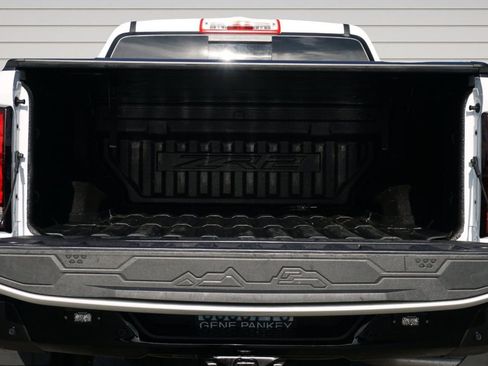 Used 2024 Chevrolet Colorado ZR2 w/ Technology Package image 12