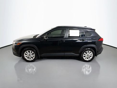 Certified 2025 Toyota Corolla Cross LE w/ Moonroof Package FWD image 4
