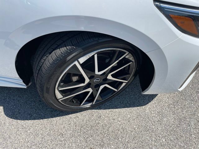 Used 2024 Nissan Sentra SR FWD image 17