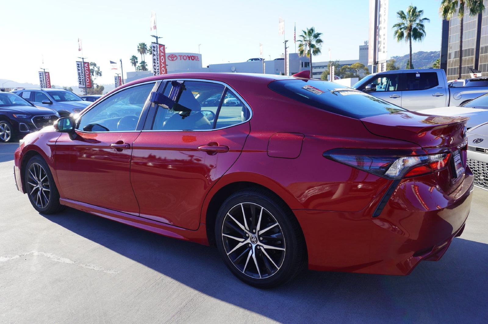 Certified 2023 Toyota Camry SE FWD image 5