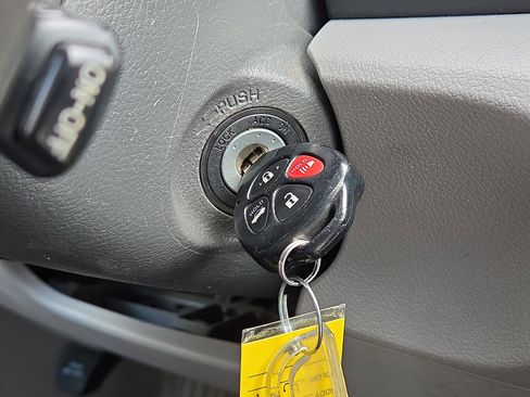 Used 2011 Toyota Camry LE image 19