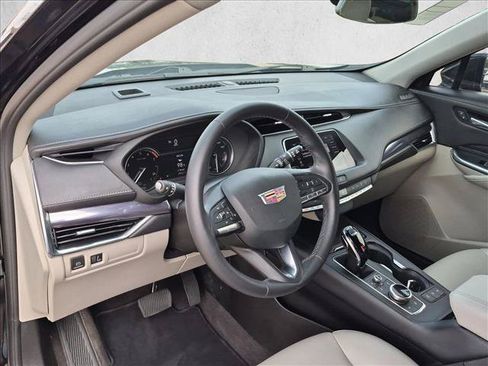 Used 2023 Cadillac XT4 Luxury FWD image 10