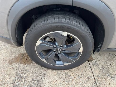 Used 2024 Nissan Rogue SV FWD image 16