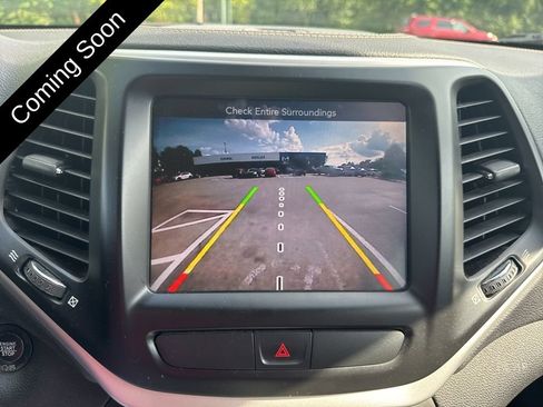 Used 2018 Jeep Cherokee Latitude Plus AWD/4WD image 17