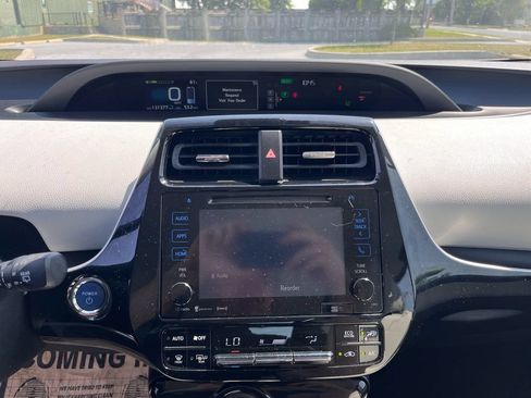 Used 2016 Toyota Prius Three Touring FWD image 17