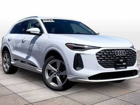 Certified 2025 Audi Q5 Premium w/ Premium Plus AWD/4WD image 2