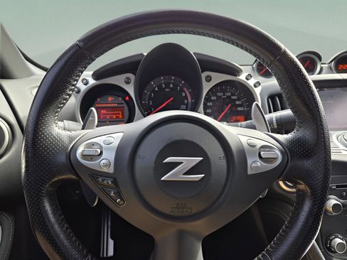 Used 2016 Nissan 370Z w/ Sport Package image 18