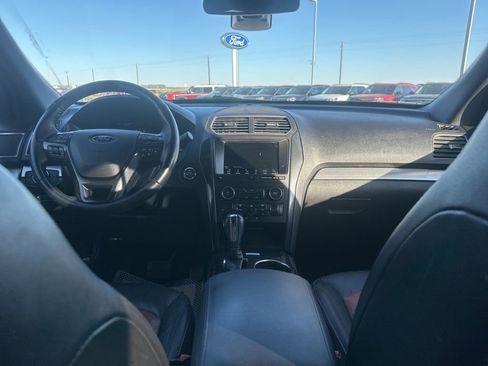 Used 2019 Ford Explorer XLT w/ Equipment Group 202A AWD/4WD image 21
