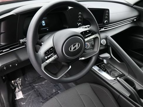 Used 2026 Hyundai Elantra SE FWD image 16