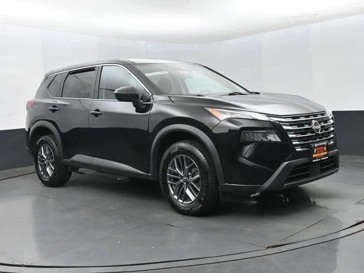 Used 2024 Nissan Rogue S FWD image 2