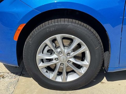 New 2027 Chrysler Pacifica Select AWD/4WD image 4