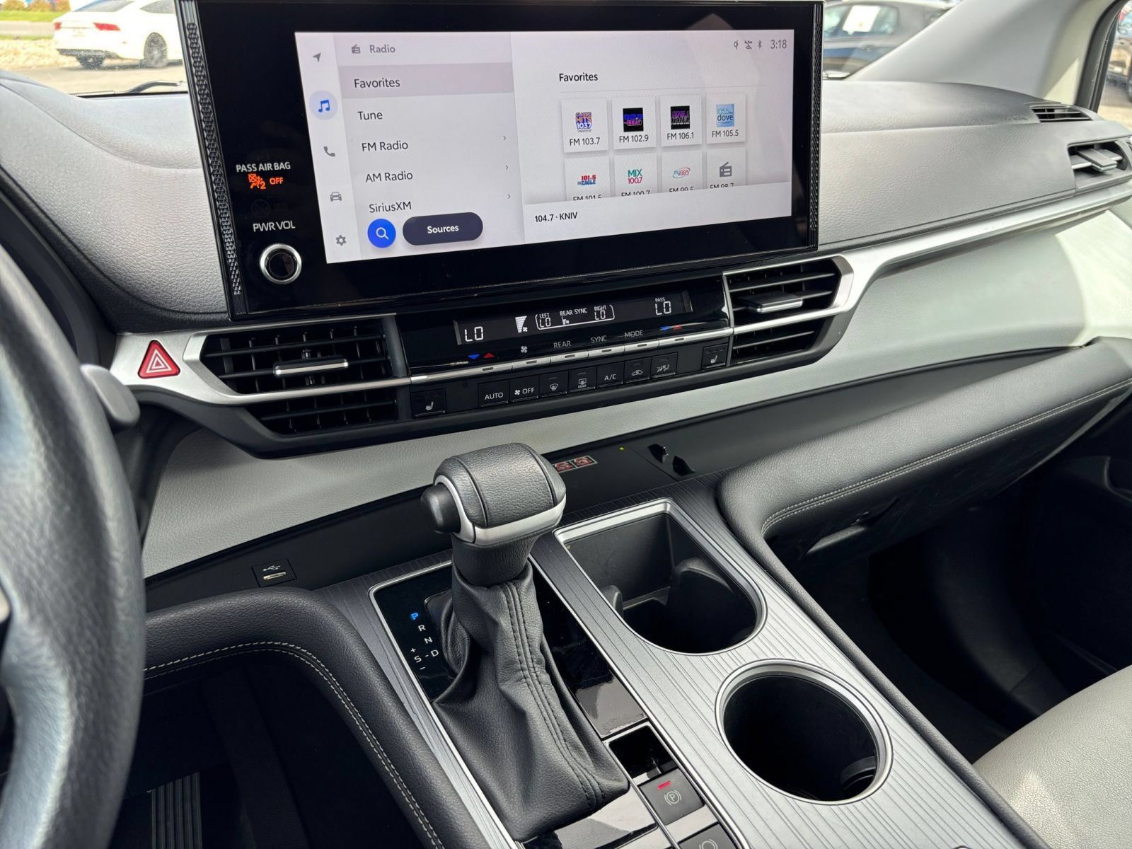 Used 2025 Toyota Sienna XLE FWD image 16