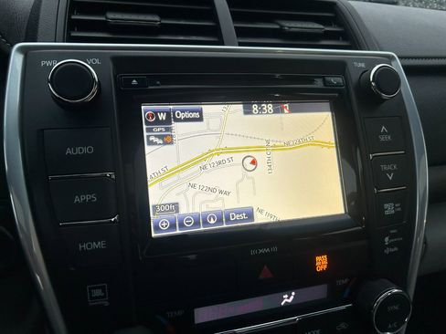 Used 2017 Toyota Camry XLE image 18