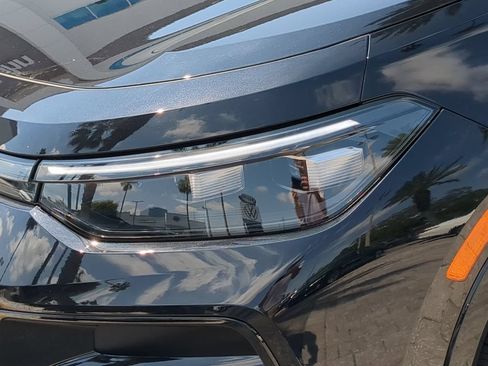 New 2026 Volkswagen Tiguan SE R-Line FWD image 7