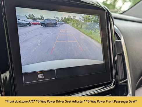 Used 2023 Chevrolet Traverse LT FWD image 6