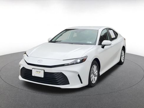 Used 2025 Toyota Camry LE image 7