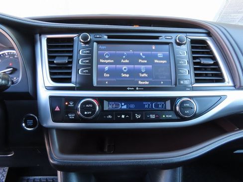 Used 2015 Toyota Highlander XLE image 17