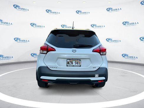 Used 2019 Nissan Kicks SR image 4