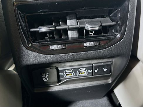 Used 2023 Jeep Grand Cherokee Overland AWD/4WD image 20