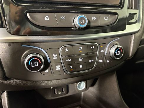 Used 2023 Chevrolet Traverse LT FWD image 36