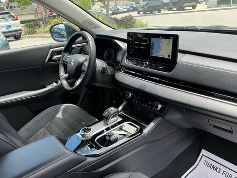 Used 2025 Mitsubishi Outlander AWD image 15