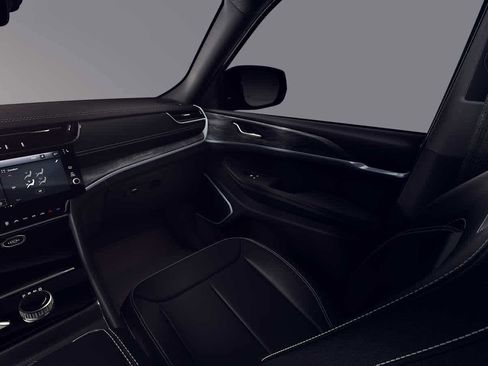 New 2026 Jeep Grand Cherokee Limited w/ Limited Altitude Package image 7