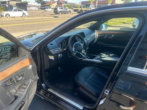 Used 2014 Mercedes-Benz E 550 4MATIC Sedan image 9