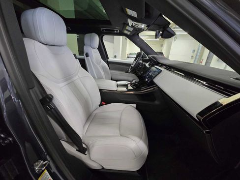 Used 2025 Land Rover Range Rover Sport SE AWD/4WD image 11