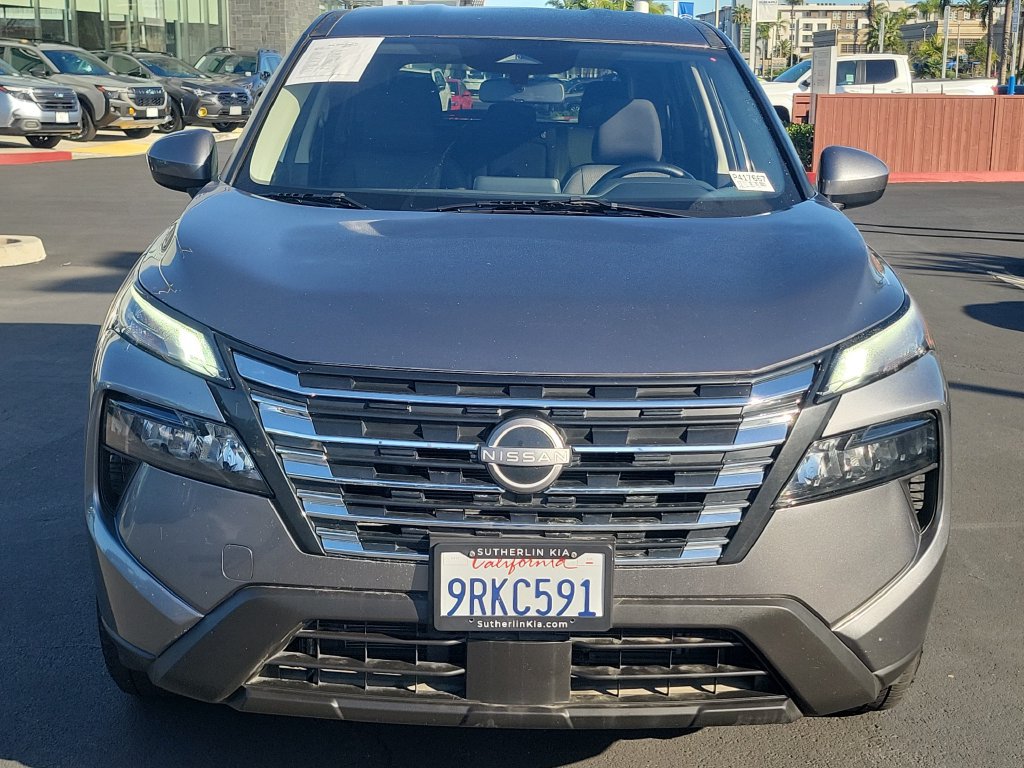 Used 2025 Nissan Rogue SV AWD/4WD image 2