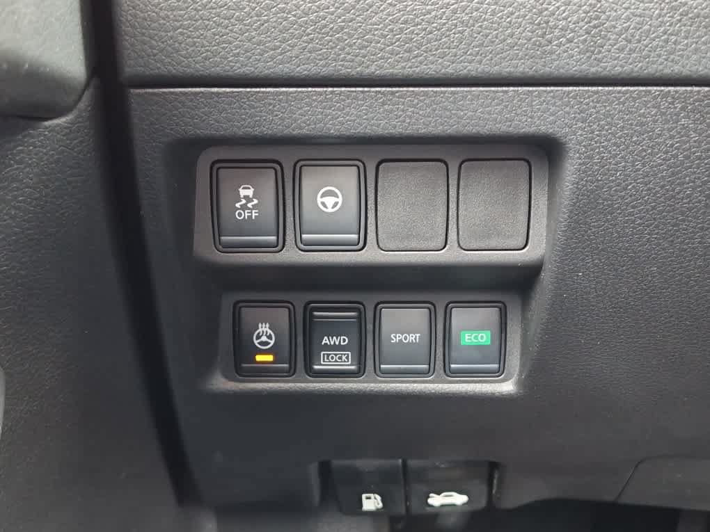 Used 2020 Nissan Rogue Sport SV w/ Technology Package AWD/4WD image 17