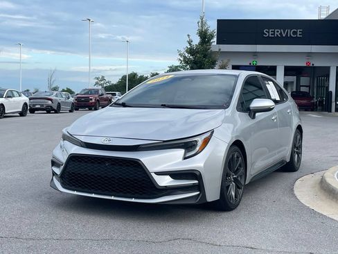 Used 2024 Toyota Corolla SE FWD image 3