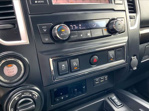 Used 2019 Nissan Titan SV w/ SV Convenience Package image 32