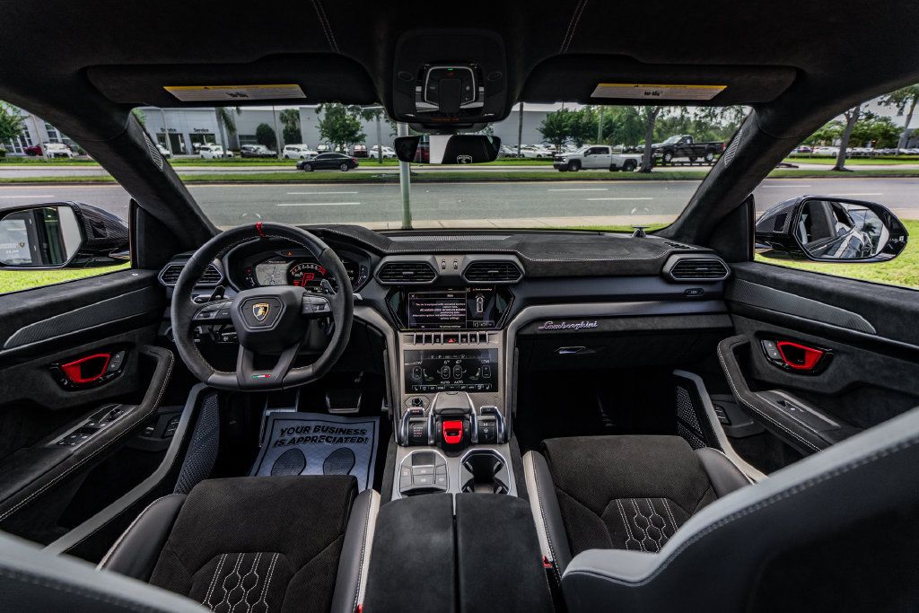 Used 2024 Lamborghini Urus Performante AWD/4WD image 30