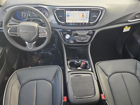 New 2026 Chrysler Pacifica Limited image 22