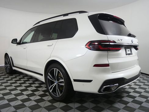 Used 2024 BMW X7 xDrive40i w/ M Sport Package AWD/4WD image 5