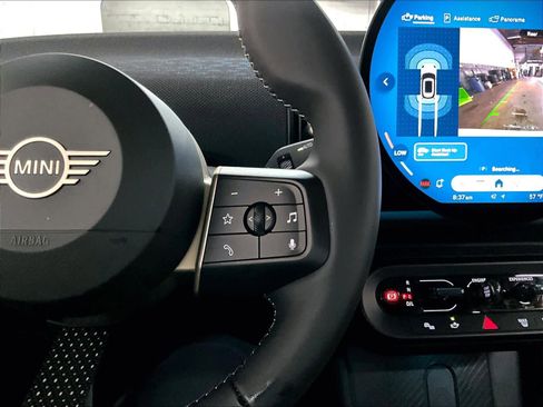 Certified 2025 MINI Cooper 2-Door Hardtop image 21