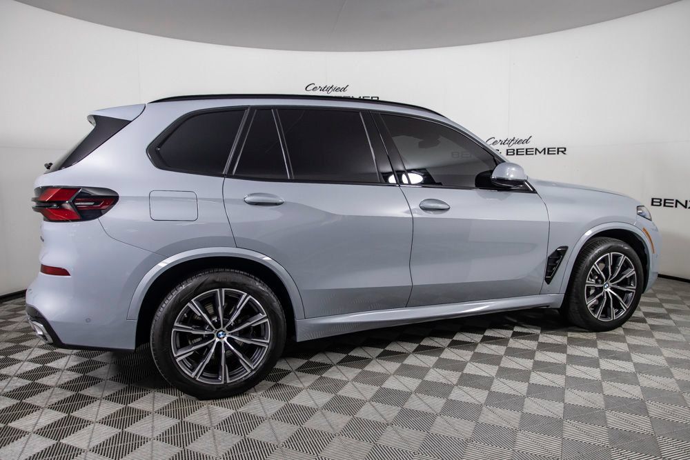 Used 2025 BMW X5 sDrive40i w/ M Sport Package RWD image 4