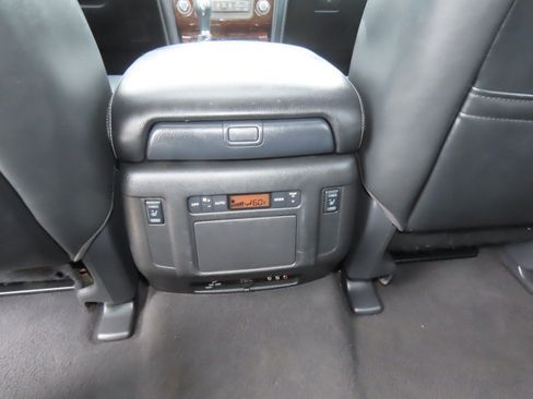 Used 2017 Nissan Armada Platinum w/ Interior Lighting Package RWD image 23