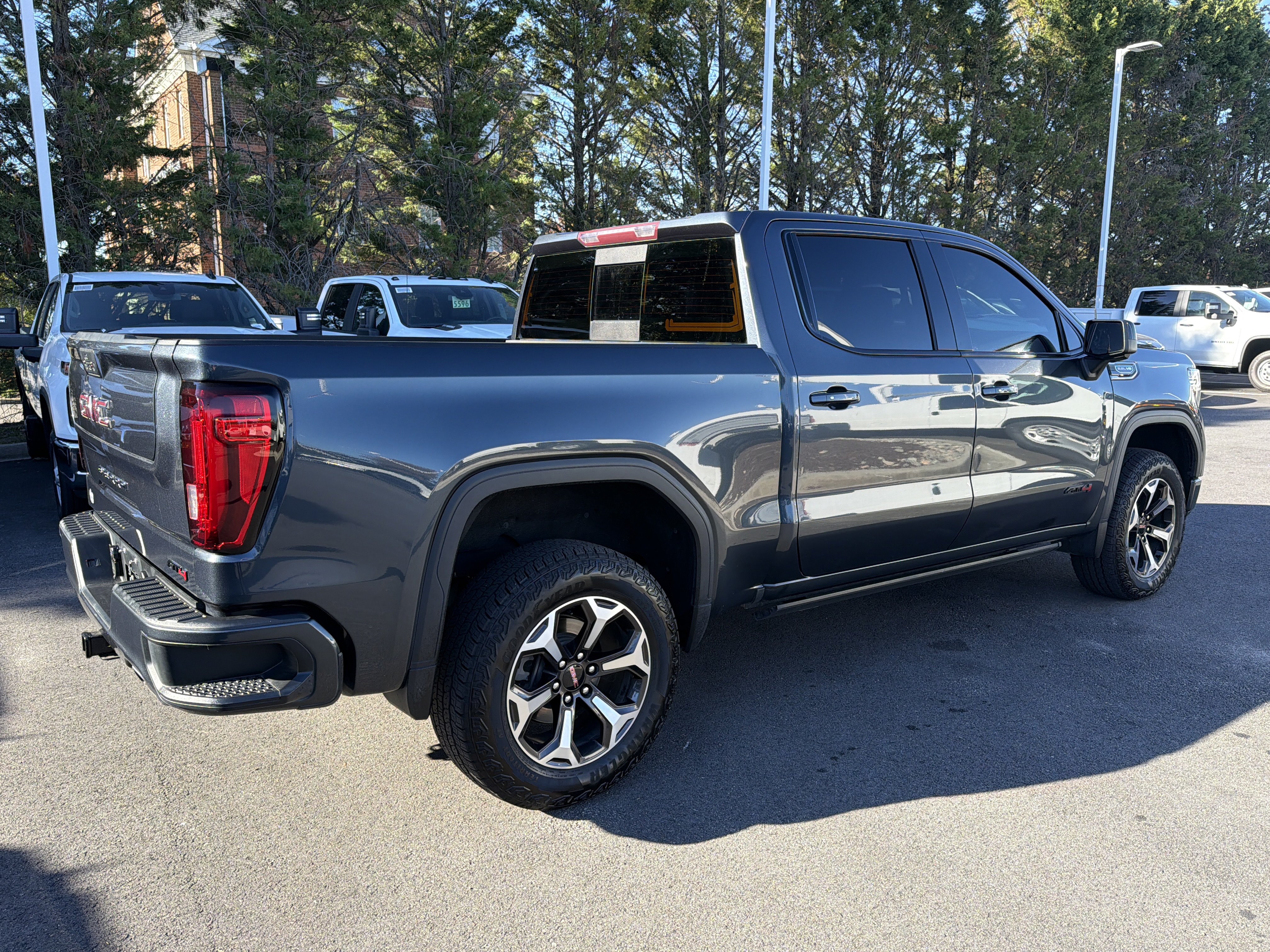 Used 2021 GMC Sierra 1500 AT4 w/ AT4 Preferred Package AWD/4WD image 10