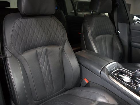Used 2022 BMW X7 M50i AWD/4WD image 26