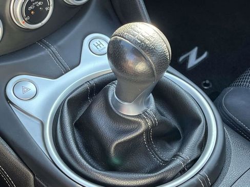 Used 2017 Nissan 370Z w/ Sport Package image 21